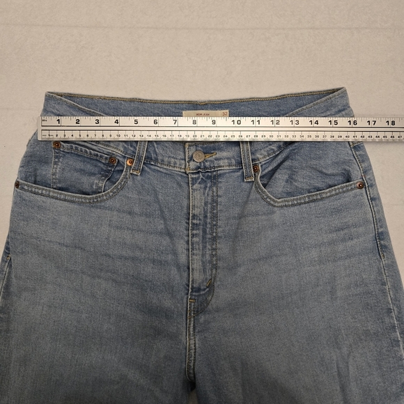 Levi's Mom Jeans - Picture 5 of 10